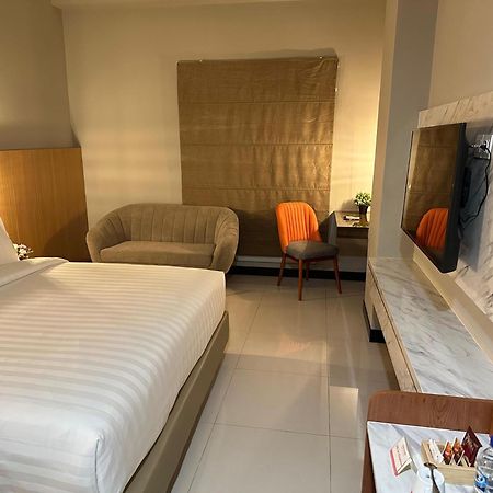 D'Primahotel Jemursari スラバヤ エクステリア 写真