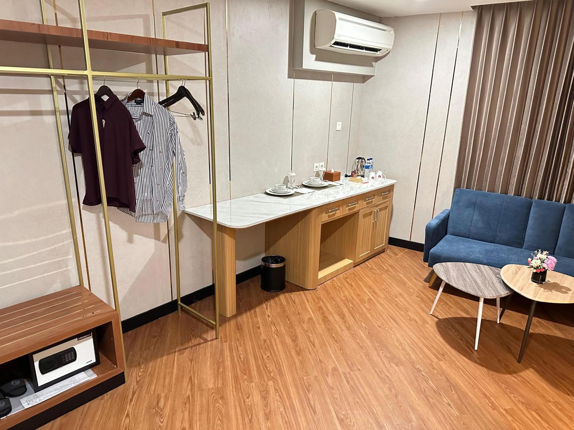D'Primahotel Jemursari スラバヤ エクステリア 写真