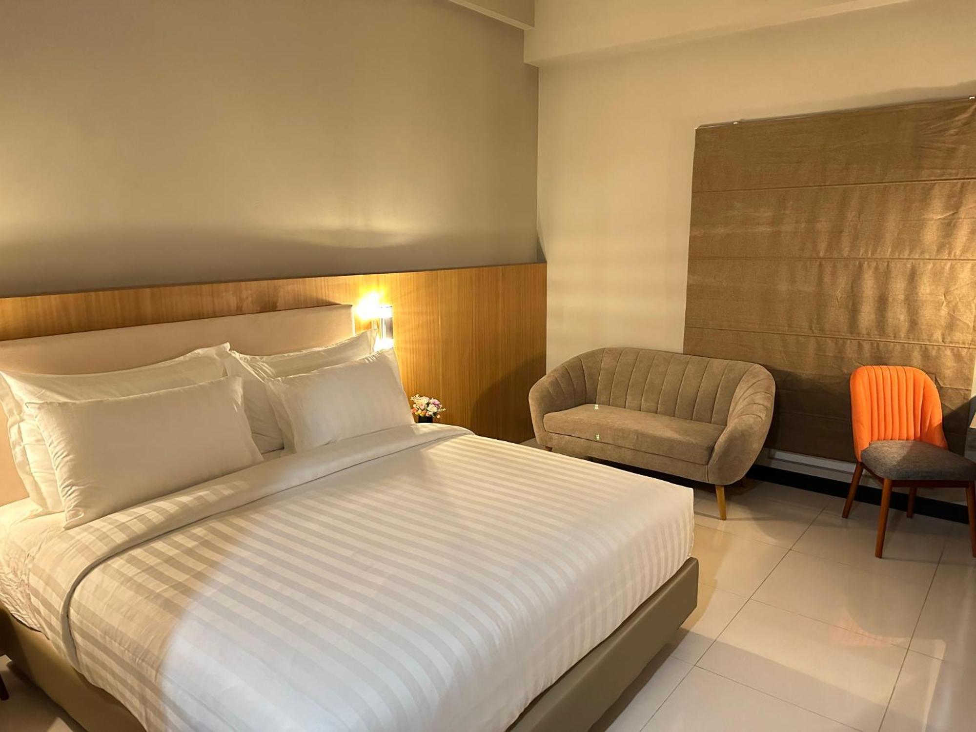 D'Primahotel Jemursari スラバヤ エクステリア 写真