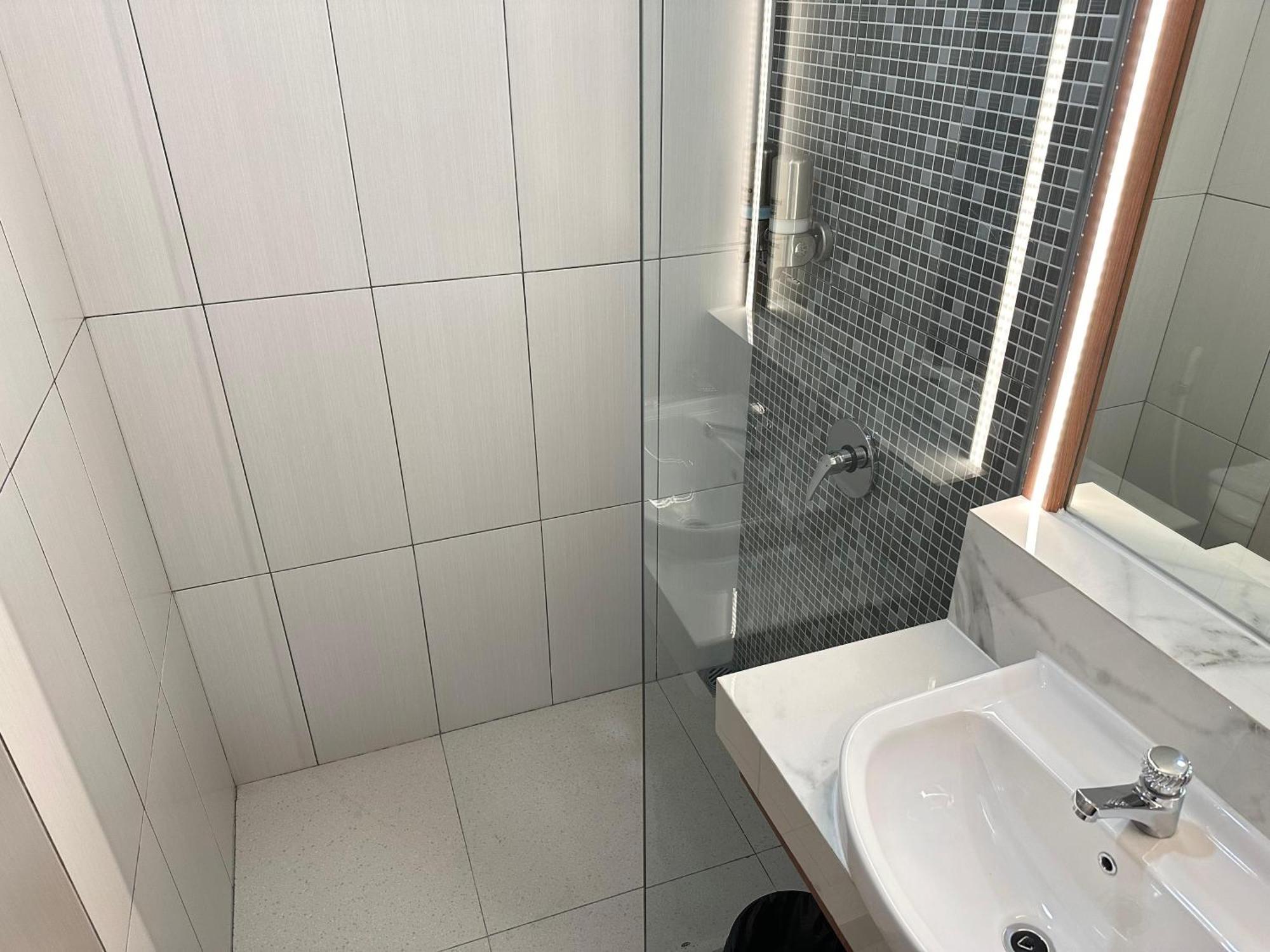 D'Primahotel Jemursari スラバヤ エクステリア 写真