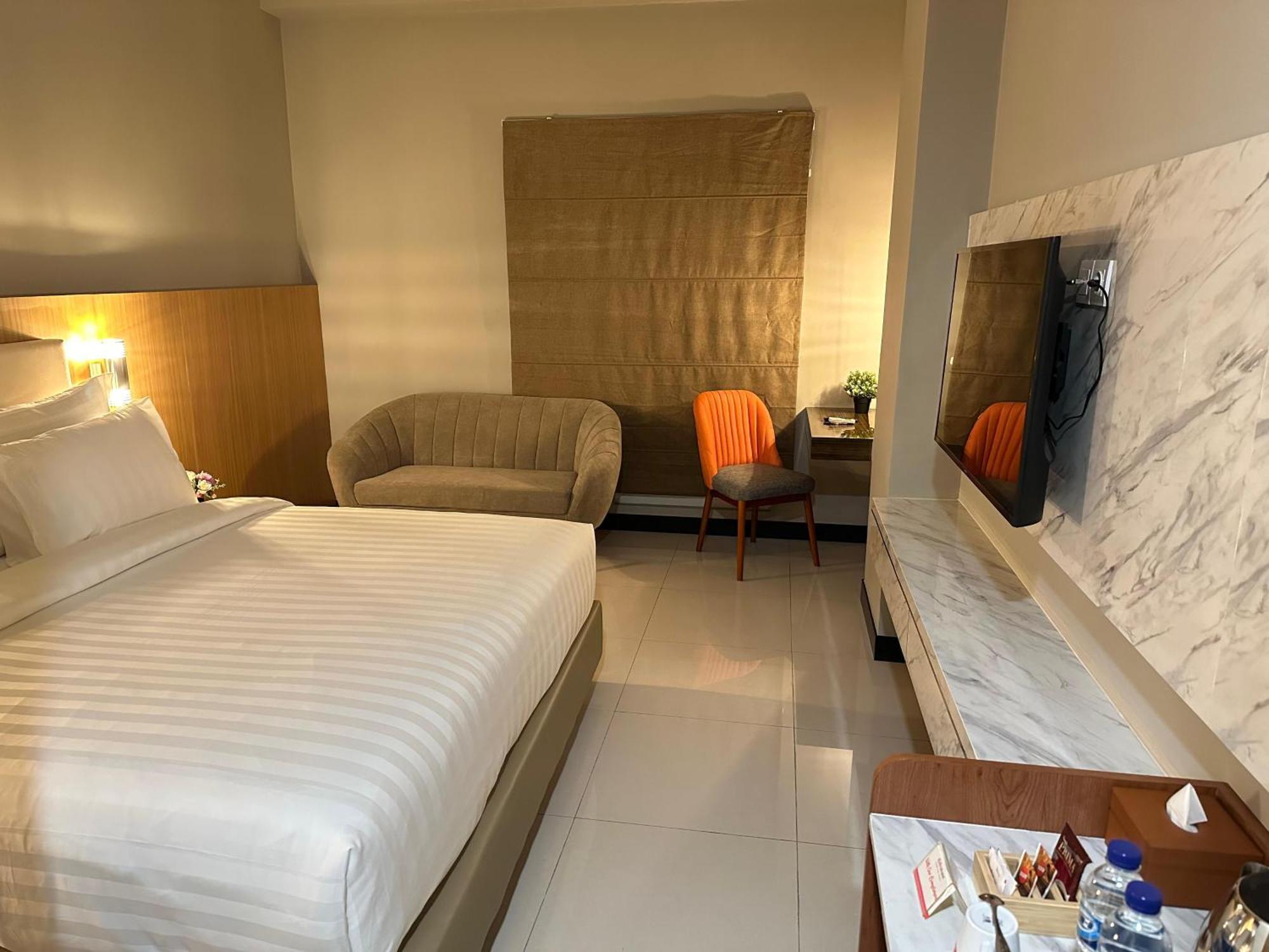 D'Primahotel Jemursari スラバヤ エクステリア 写真