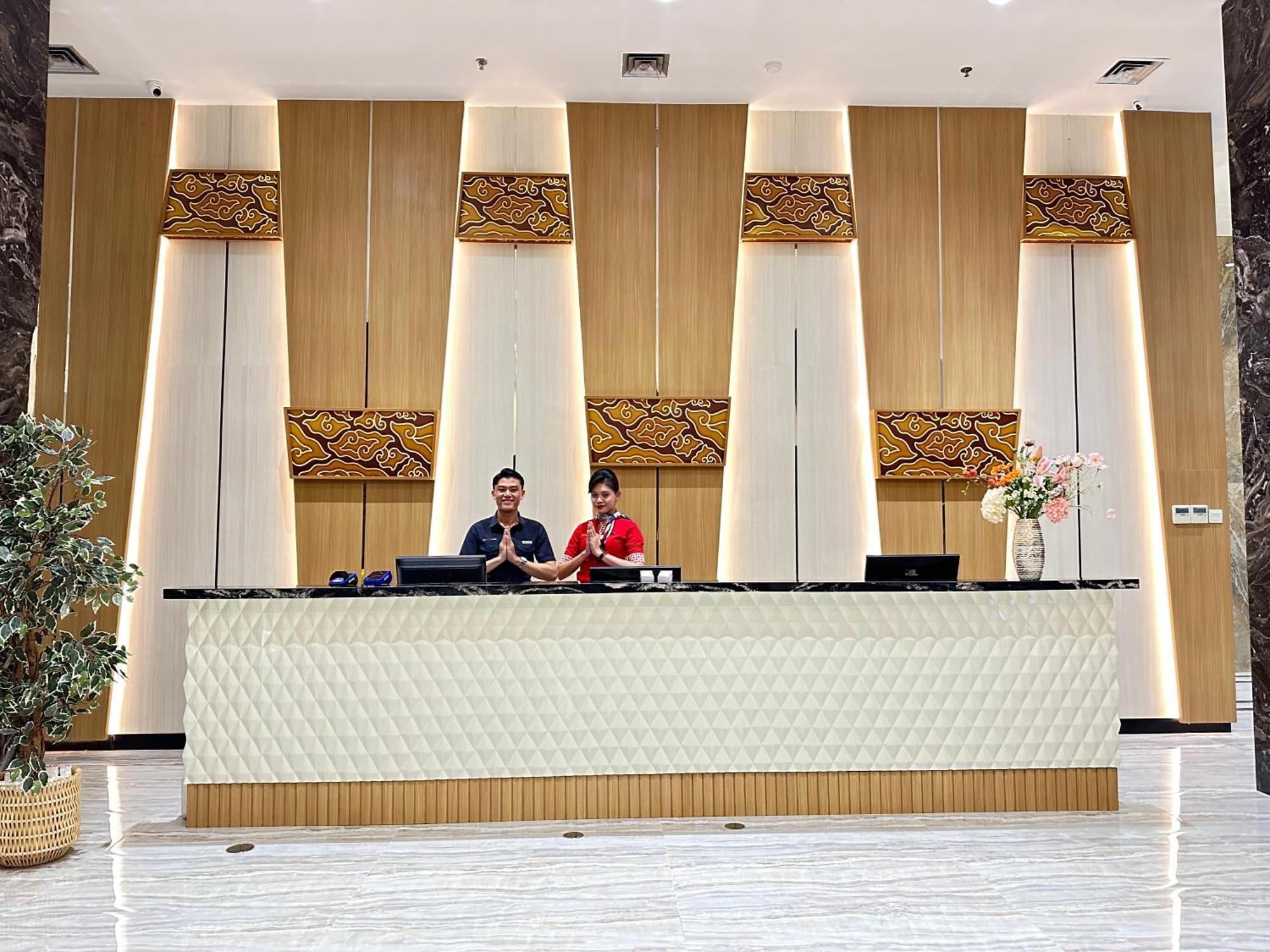 D'Primahotel Jemursari スラバヤ エクステリア 写真