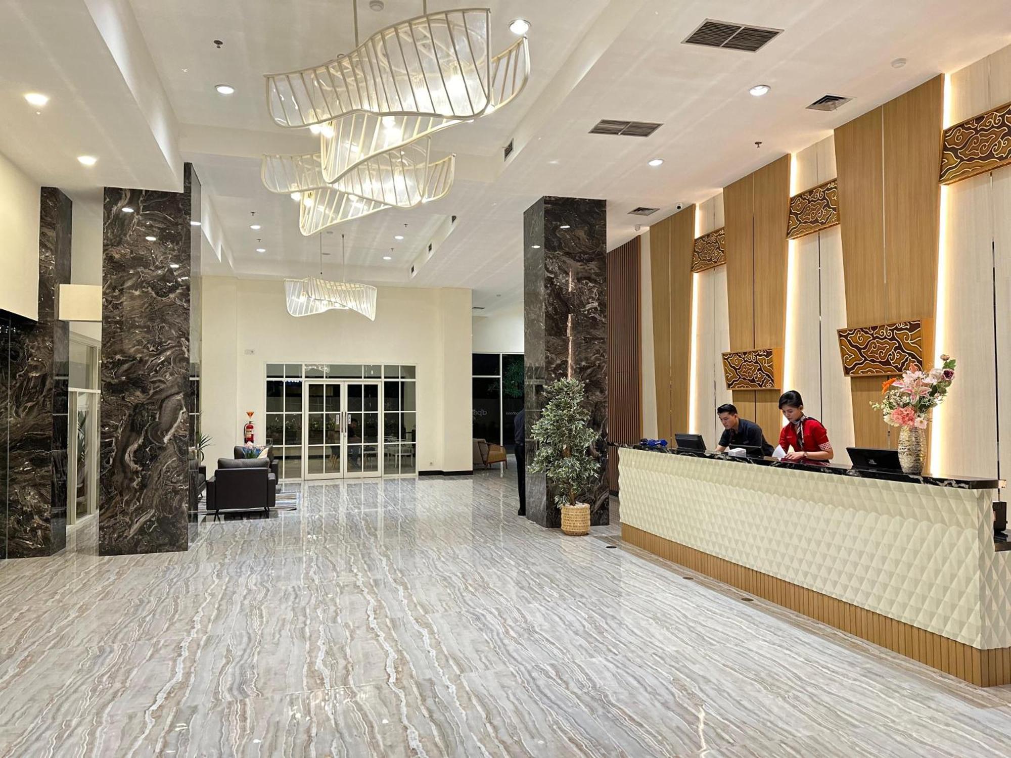 D'Primahotel Jemursari スラバヤ エクステリア 写真